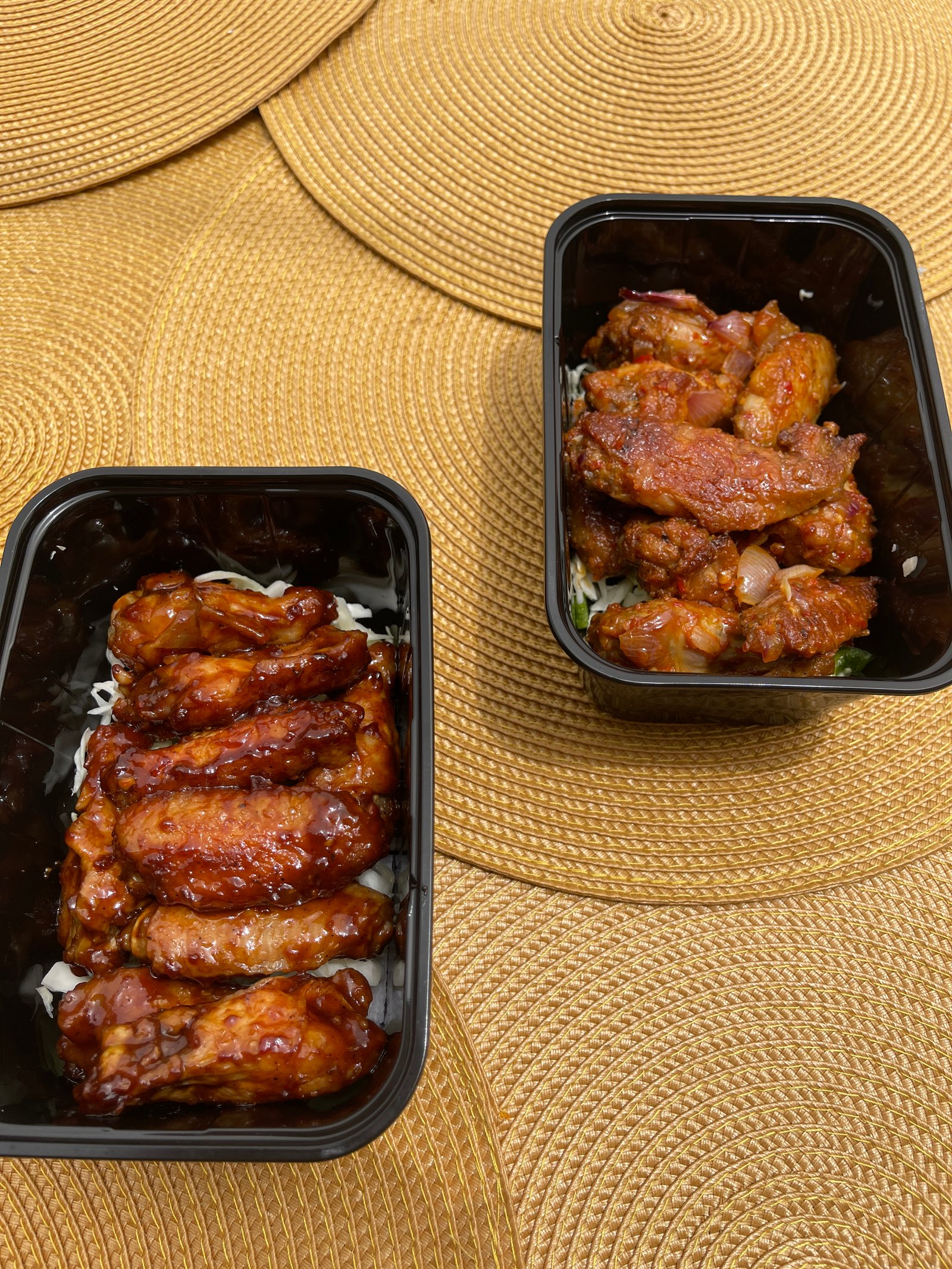Chicken wings (barbecue and spicy)